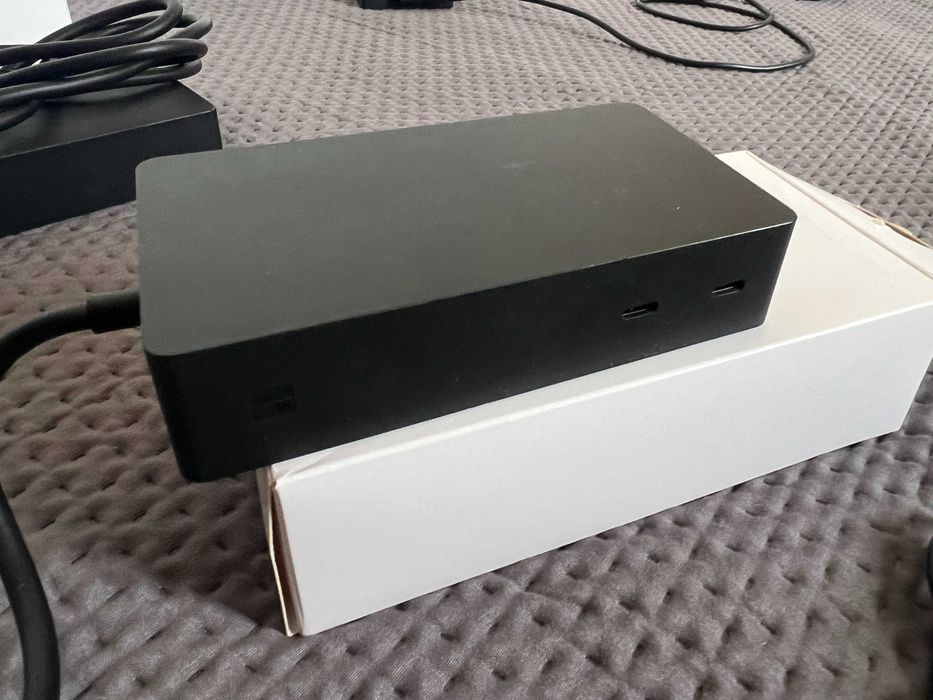 Microsoft surface Dock 2