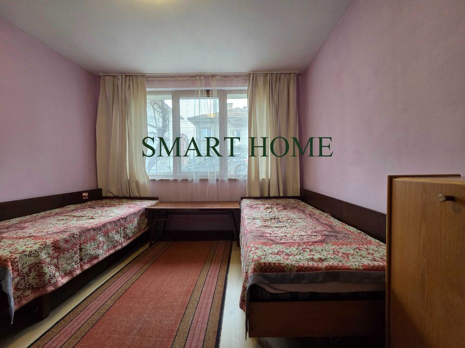 Партерна гарсониера до Езикова гимназия!