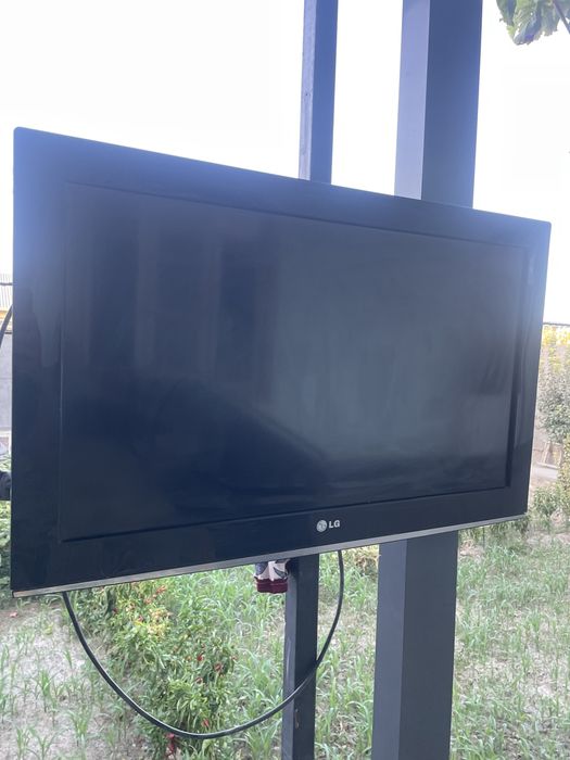 Televizor sotiladi