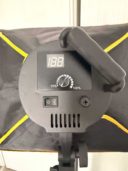 Kit 2 Lampi LED 45W Daylight cu Stative si Softboxuri - podcast