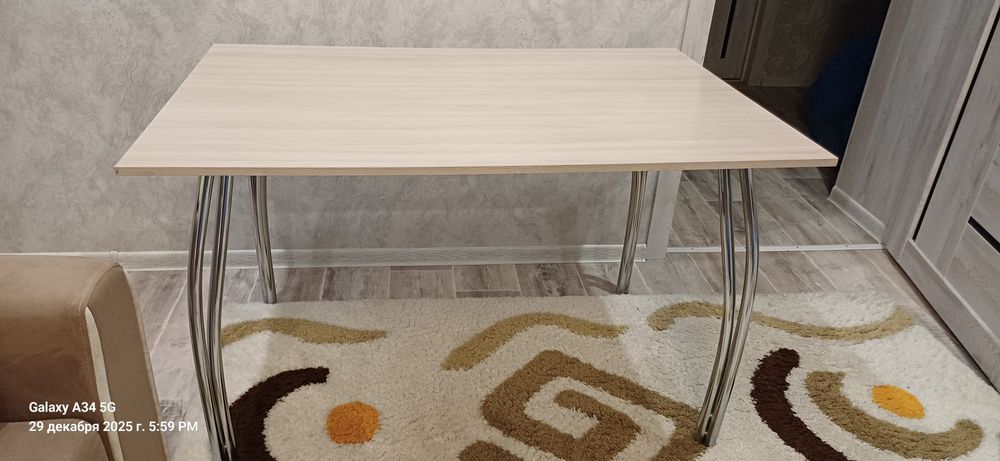 Продам кухонный стол