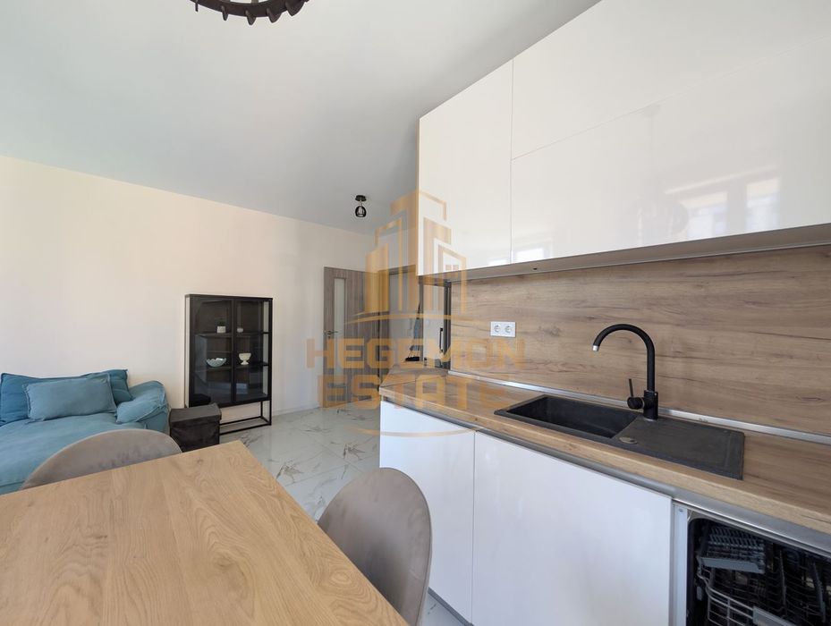 Продава се Двустаен апартамент в Варна, Левски - 70 кв.м за 2368 €/кв.м - Снимка #1