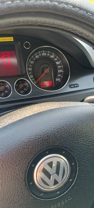 Vând Volkswagen Passat B6 Variant 2.0 TDI