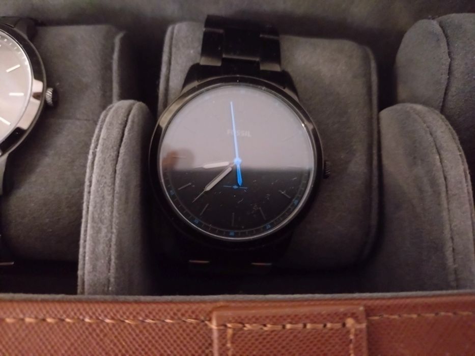 Нови часовници Fossil, Guess