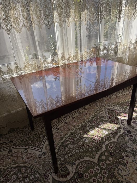 Стол в хорошем состоянии