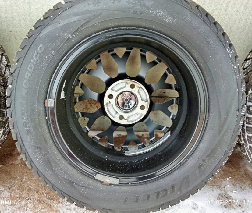 Продам диски и резину.