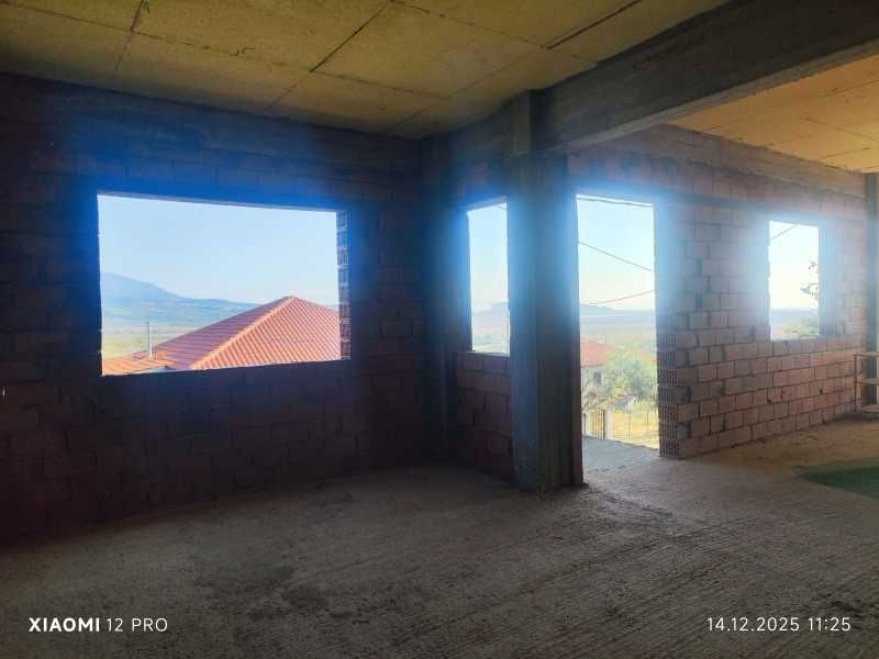 Недовършен апартамент с голям двор в Неа Кердилия, Амфиполи