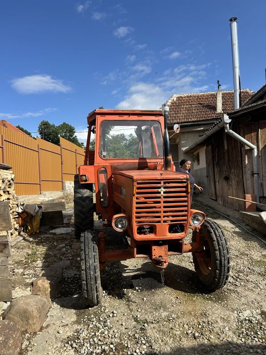 Vând tractor steyr
