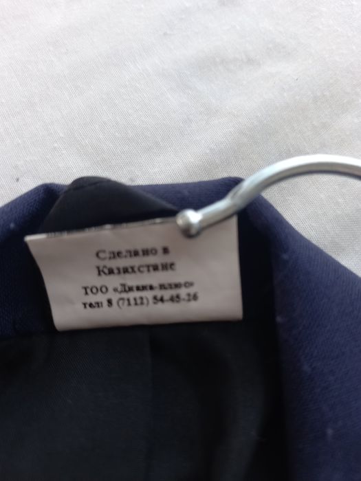 Продам школьный костюм