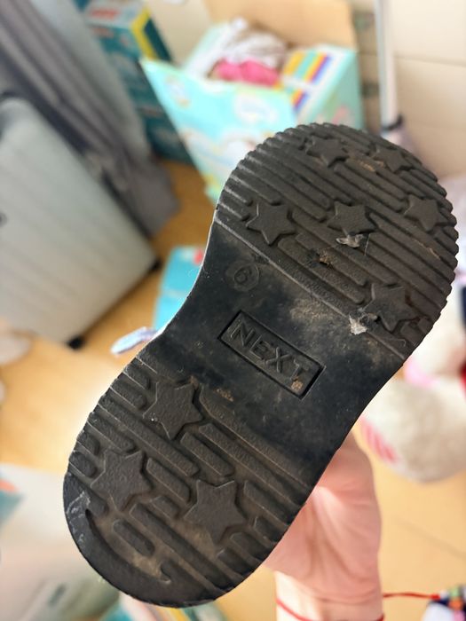 Продам детские ботинки Next