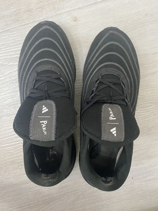 Кроссовки адидас