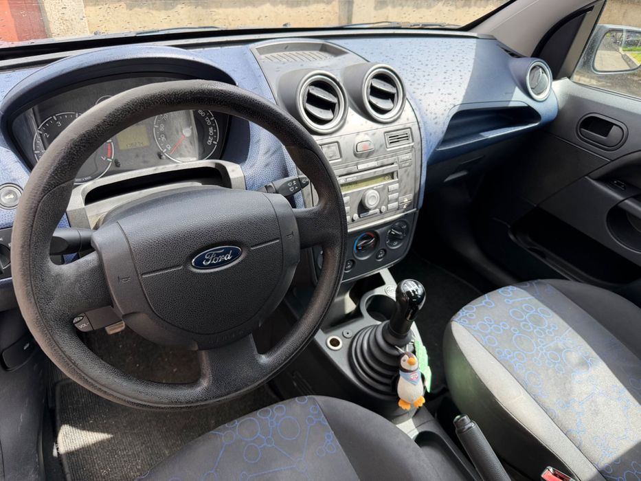 Vând mașina   Ford fiesta