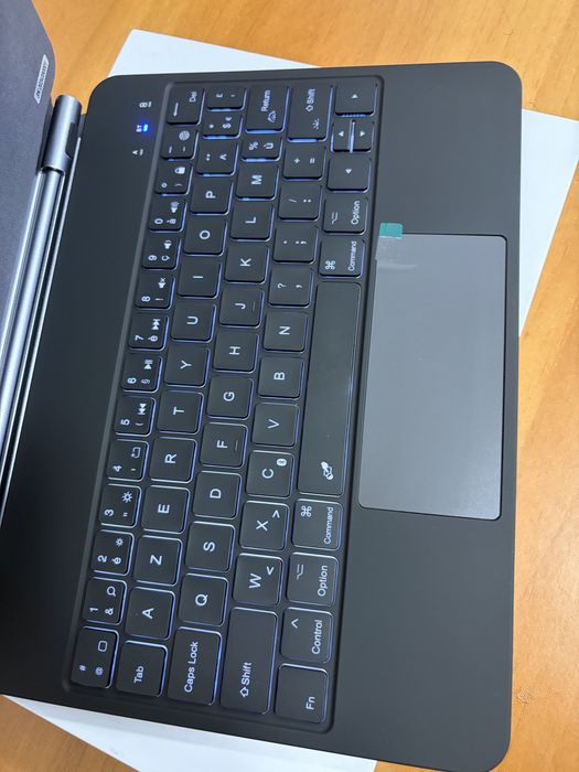 Tastatura Magic Keyboard pentru iPad Air 11 2024 – Earto - Touchpad, iluminare RGB – AZERTY