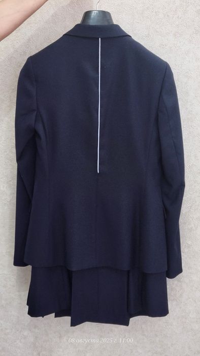 Продам школьную форму для девочки-старшеклассницы