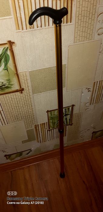 Продам трости очень легкие.