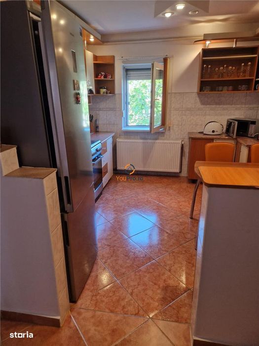 Dambovita 3 camere Decomandat etaj 4