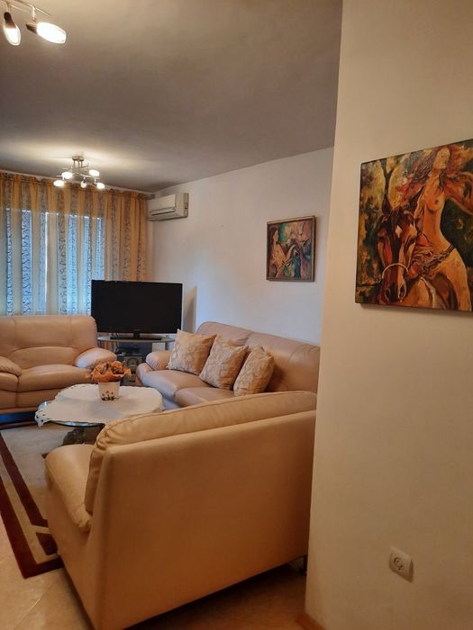 Продава се Тристаен апартамент в Пазарджик, Идеален център - 105 кв.м за 1429 €/кв.м - Снимка #16