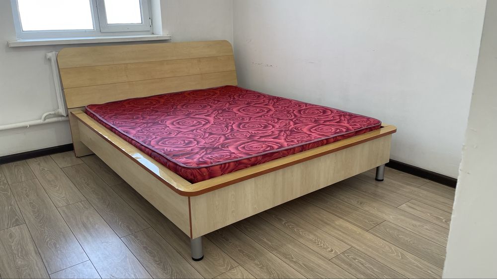 Продам двуспальную кровать