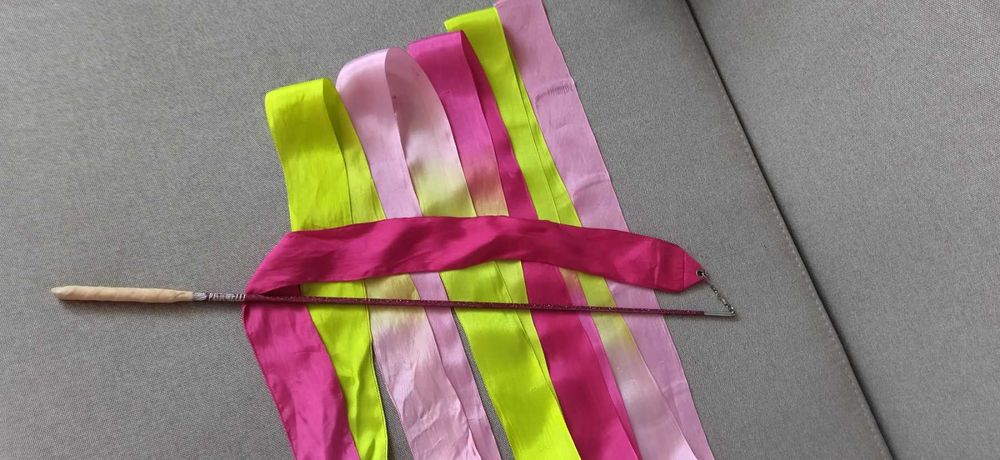 Топка, въже, лента за художествена гимнастика