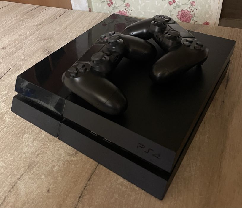 Продам Sony PlayStation 4