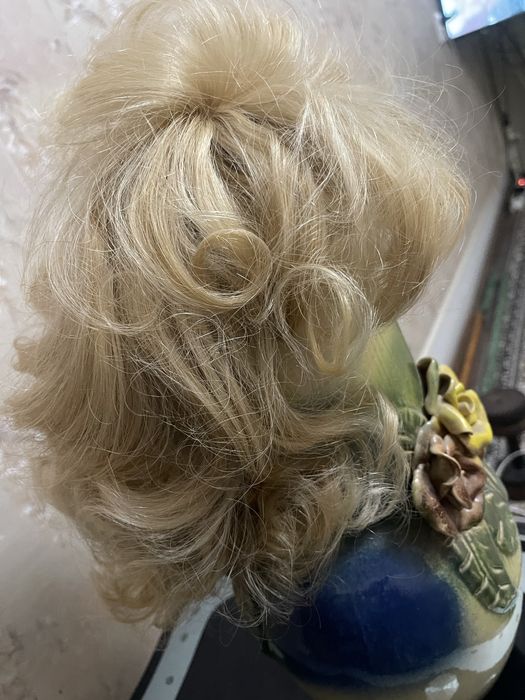 Продаю НОВЫЙ из натуральных волос РОСКОШНЫЙ  парик