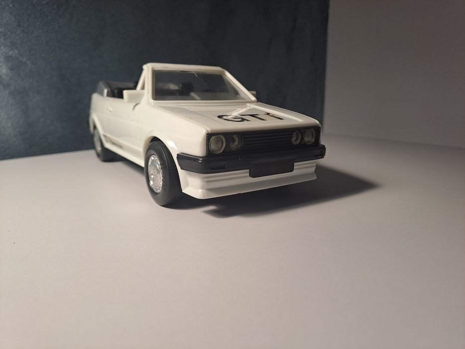 Machetă VW Golf GTI Cabrio 1:24 – Vintage anii '80 – Stare impecabilă, cu fricțiune