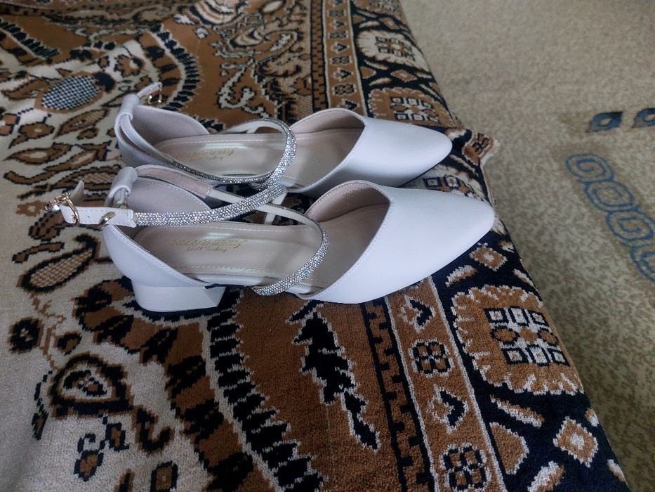 Продам женские туфли