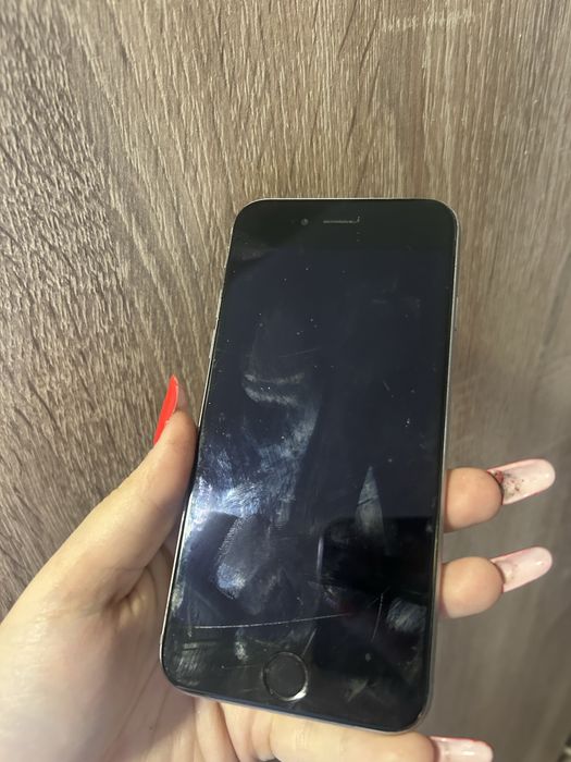 Vand iphone 6s pentru piese