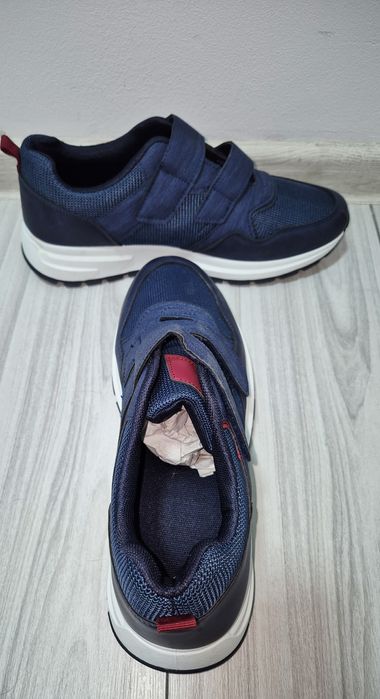 Pantofi sport noi, pentru bărbați, măsură  42