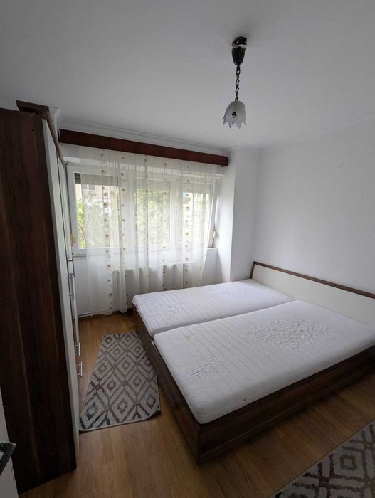 De închiriat – Apartament 3 camere, etaj 1