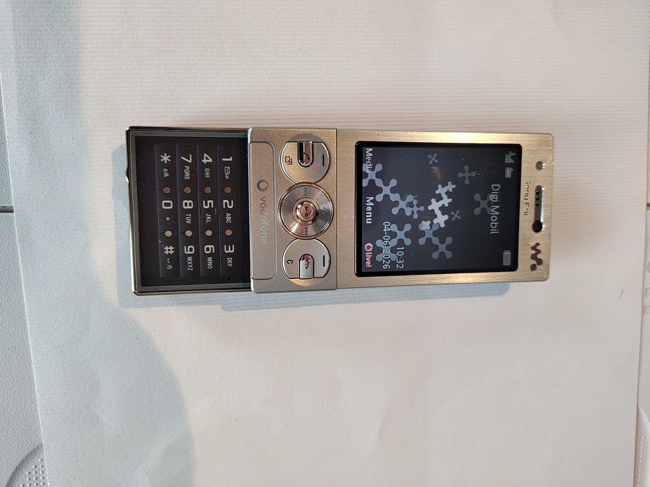 Sony Ericsson W715
