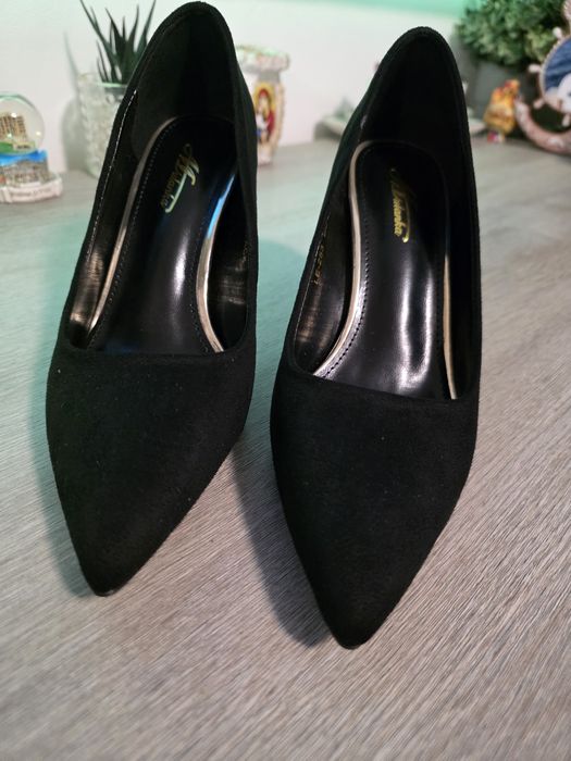 Pantofi de damă, de culoare neagră, noi