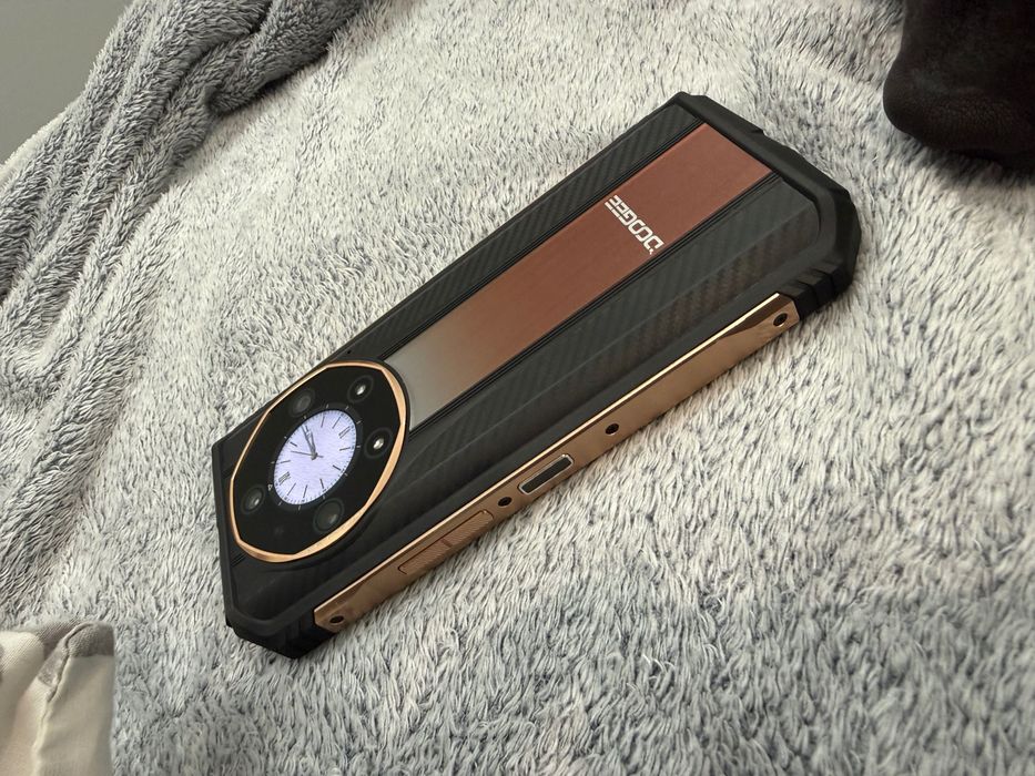 Удароустойчив телефон Doggee s110