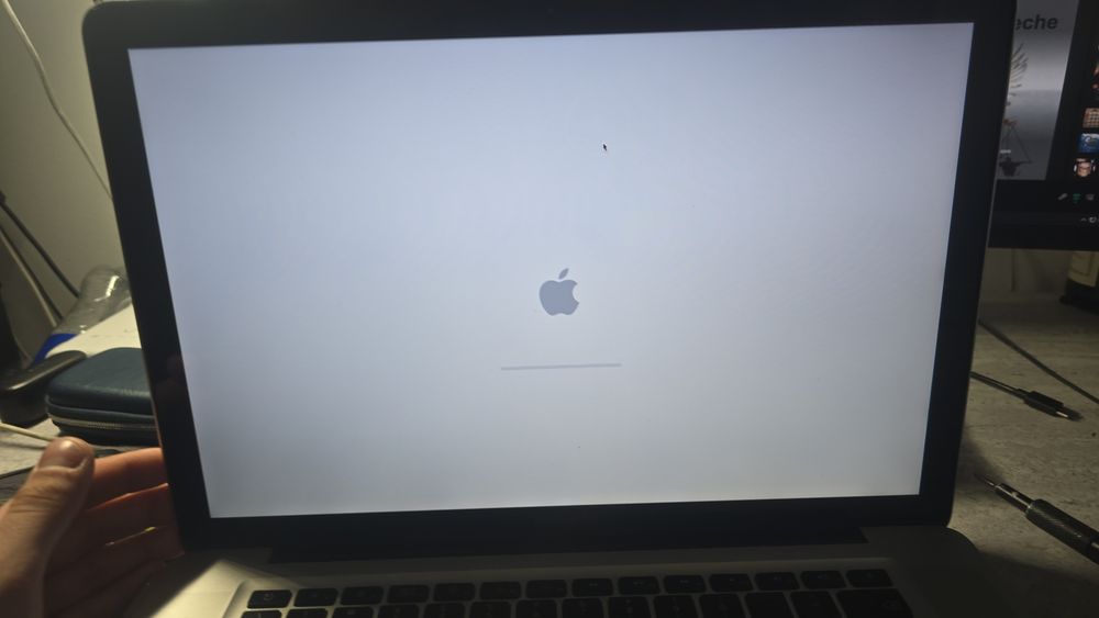 Vând Macbook pro 15 inch 2009 DEFECT