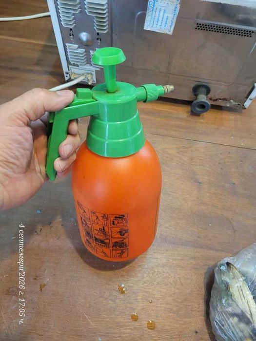 ръчна градинска пръскачка с предварително напомпване (Pressure Sprayer).