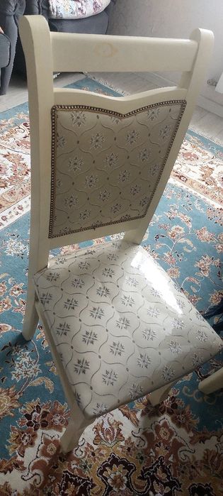 Стол орындығымен