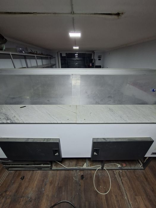 АЗН витрина холодильник сотилади