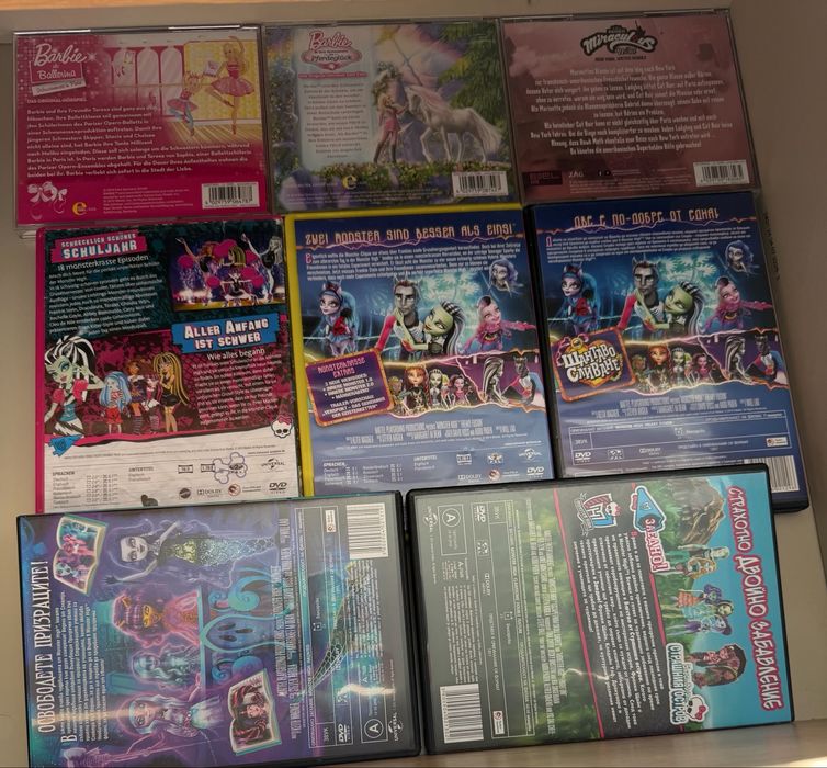 Lot filme DVD și CD Barbie și Monster High și Miraculous Ladybug