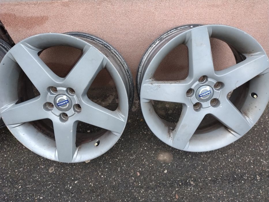 Jenți de Volvo pe 17