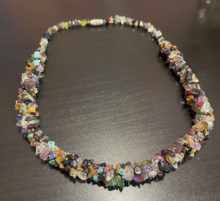 Продам СССР статуэтку, значок, солонку, колье