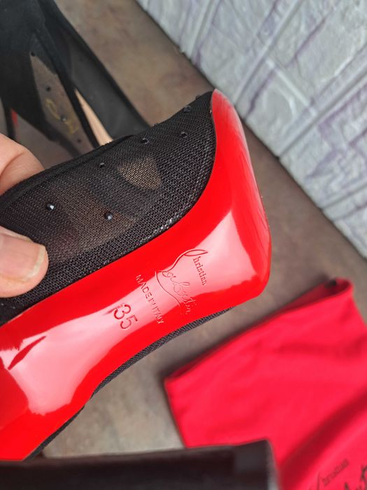 дамски обувки на токче Christian Louboutin номер35,Нови!