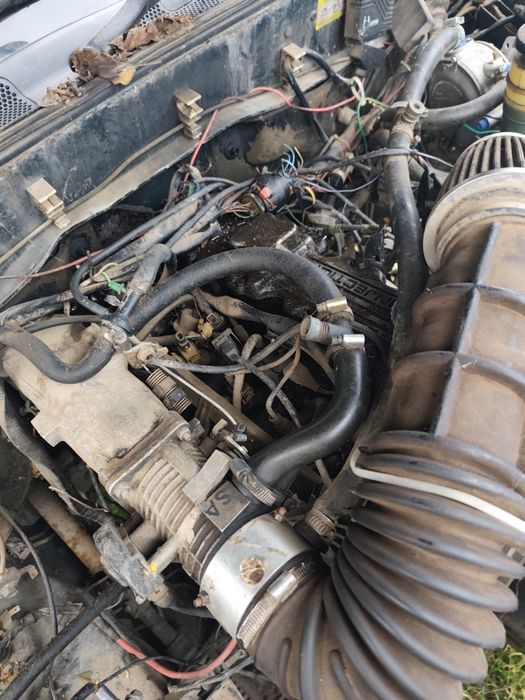 Опел Фронтера б 2.2 бензин десен волан на части 00 година