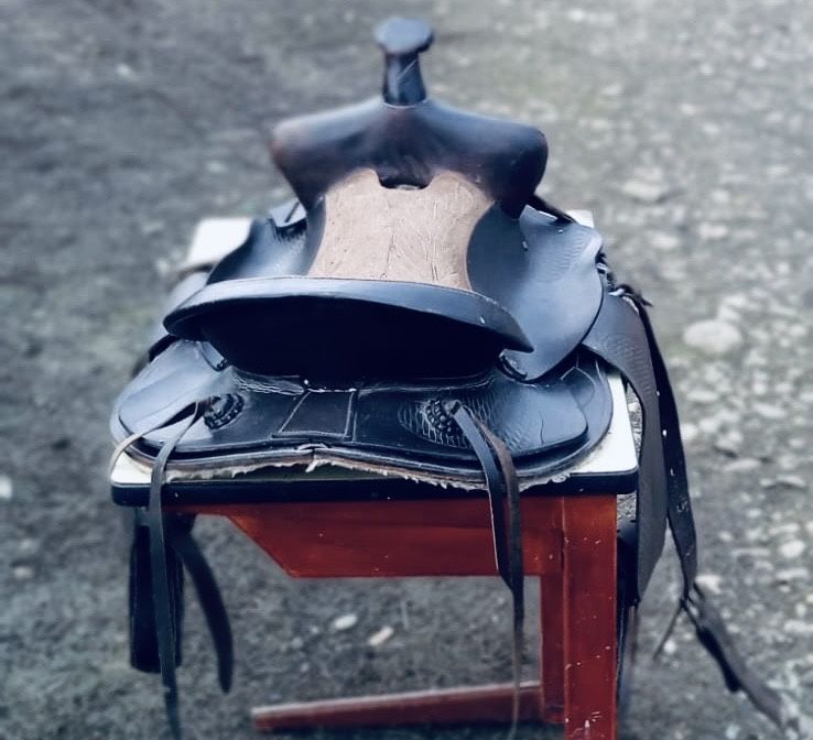 Vând șauă western