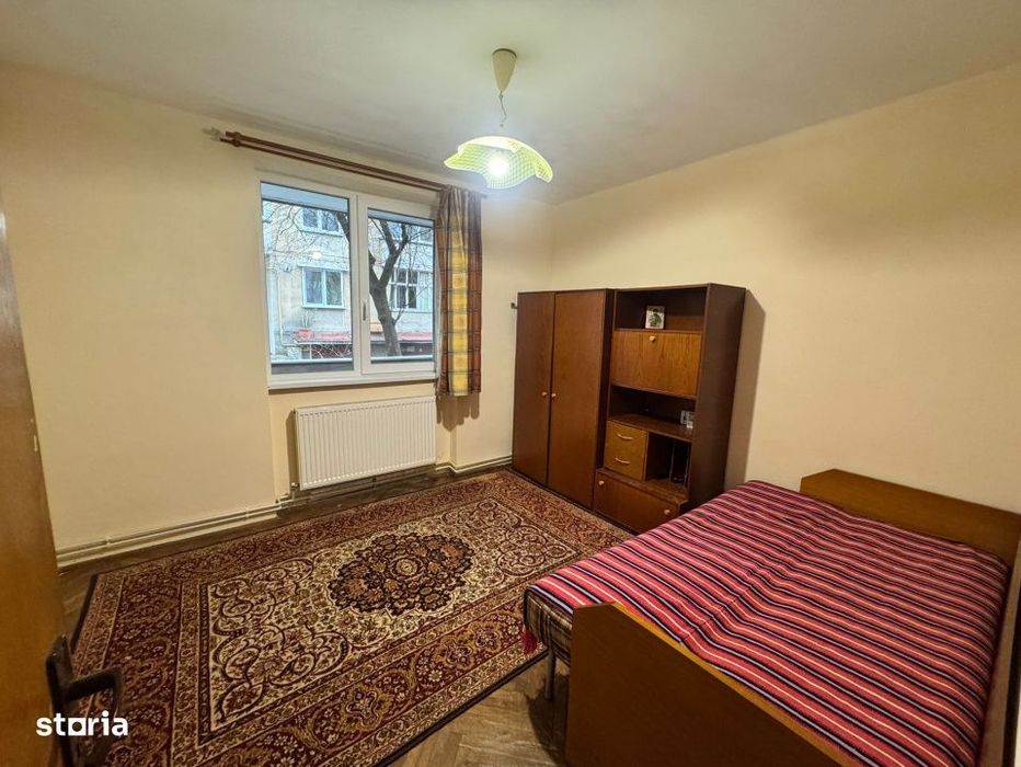 Apartament 3 camere, 74 mp, zona Sasar