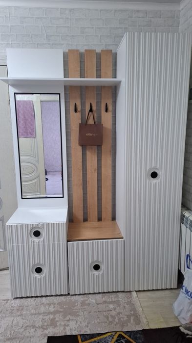 Белый шкаф прихожий