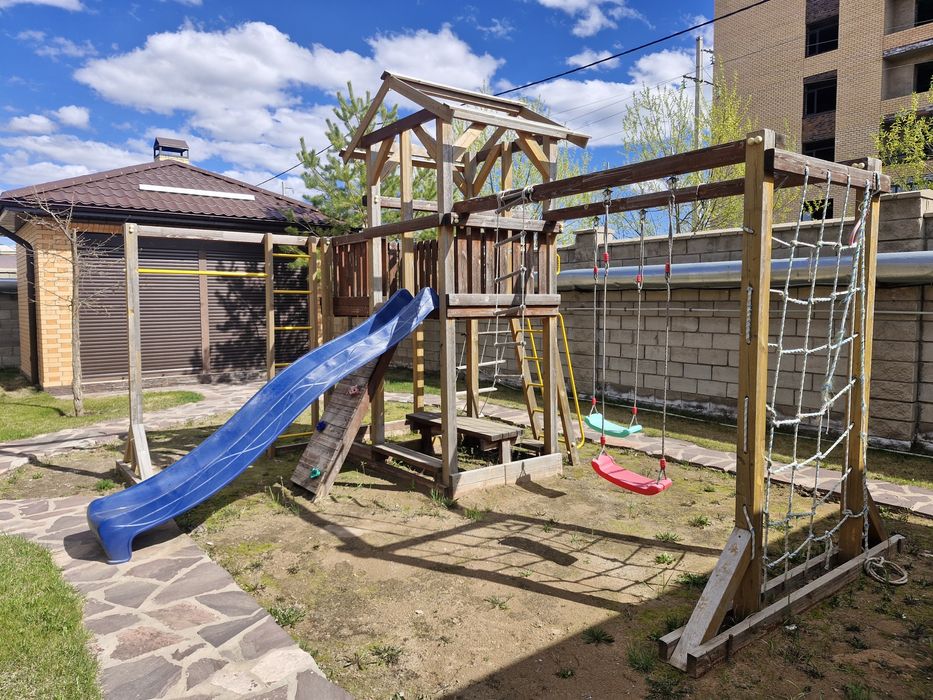 Продам детскую игровую площадку