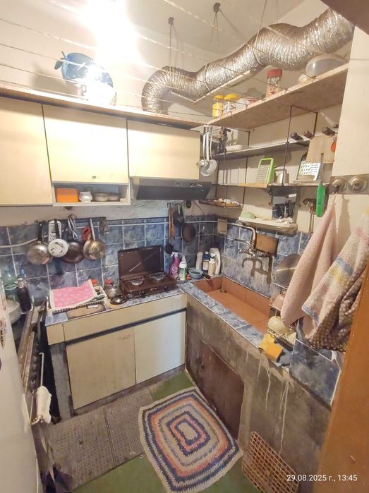 Продавам етаж от къща в Първомай