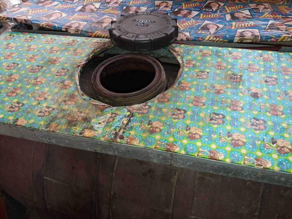 Butoi alimentar grecesc din polipropilena, inchidere etansa garnitura de cauciuc capac cu filet canea,   250 litri,   95 x 60 x 70 cm.   Raft 100 lei.