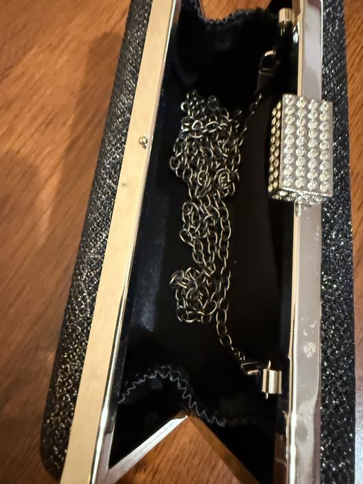 Клач женский серый