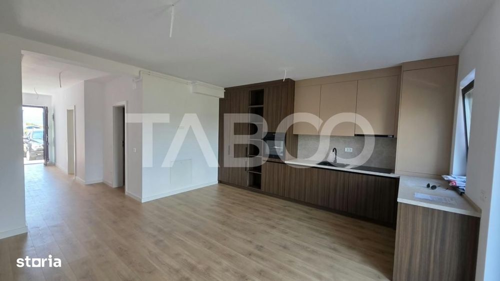 Apartament de vanzare nou nelocuit cu curte proprie si parcare — fotografia 2